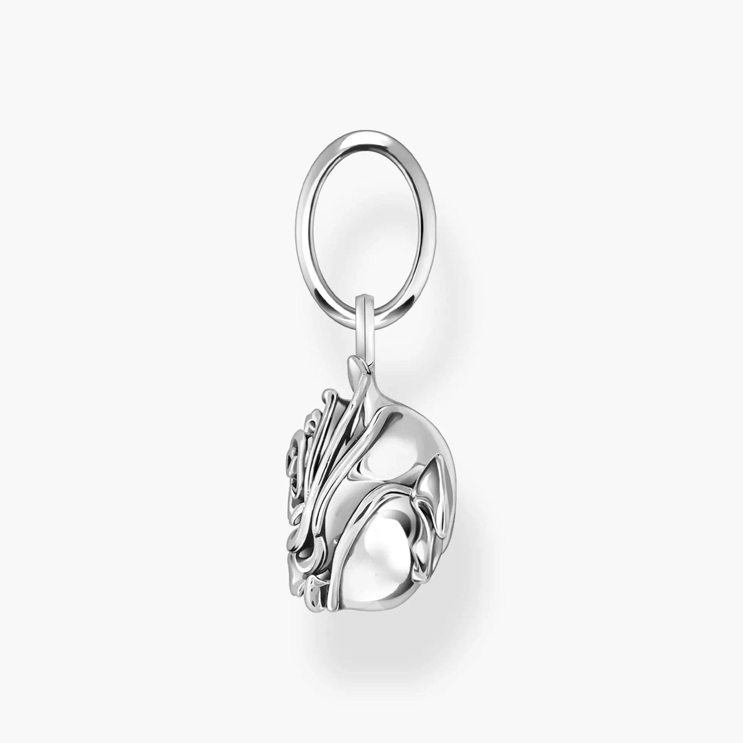 Silversmycke med ros i profil, svängd form och ögla