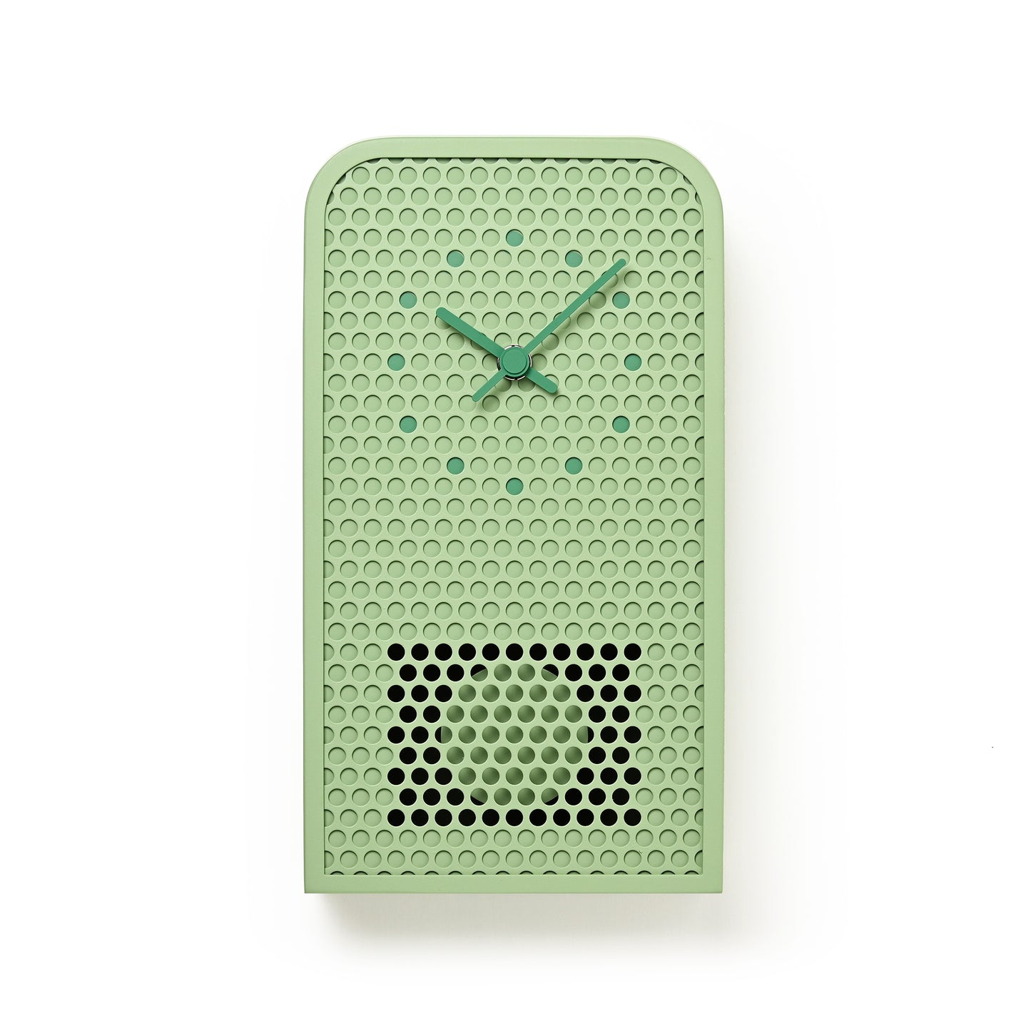 Grüne Metall-Wanduhr mit perforierter Rückwand und blauen Zeigern, rechteckig gebogen