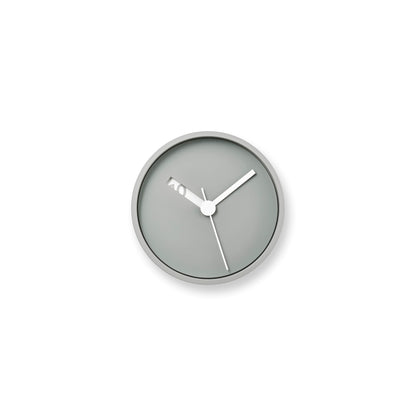 Runde analoge Wanduhr in Grau mit klaren weißen Zeigern und schmalem Rand