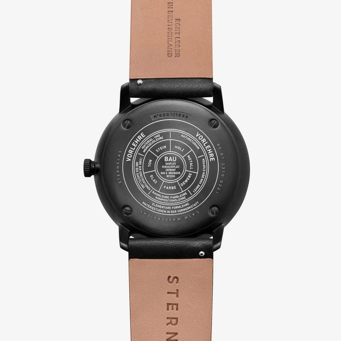 Herrklocka med svart boett, brunt läderarmband och graverad baksida