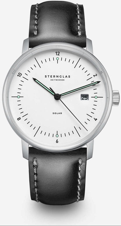 Armbandsur med svart läderarmband, silverfärgat hölje och vit urtavla