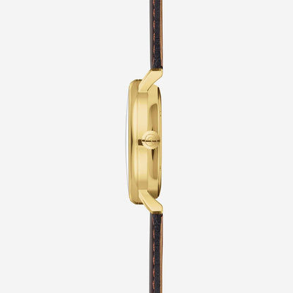 Herrklocka i sidovy med guldfärgat hölje och brunt läderarmband