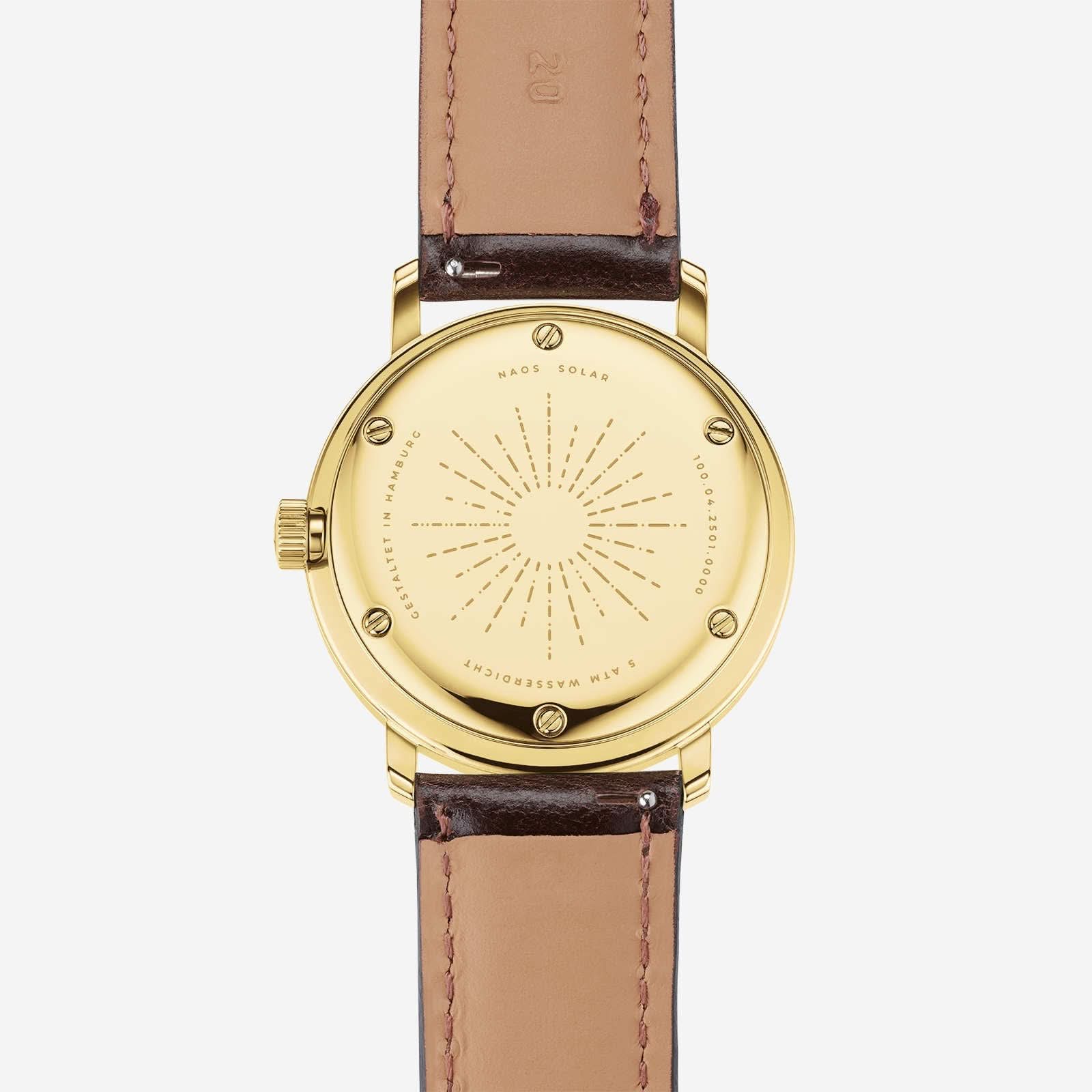 Herrklocka med bakstycke i guldfärgat hölje och brunt läderarmband