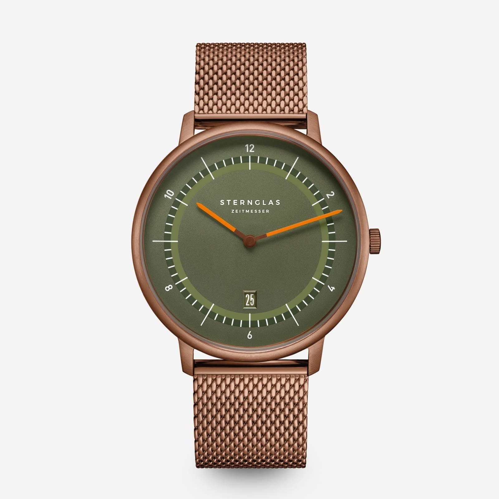 Unisex-klocka med rund boett, grön urtavla och armband i brunt metallnät.