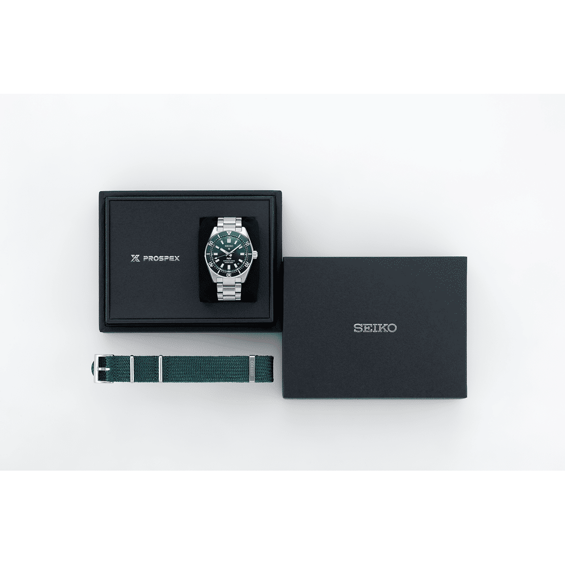 SEIKO Prospex herrurset med svart låda och grönt textilband