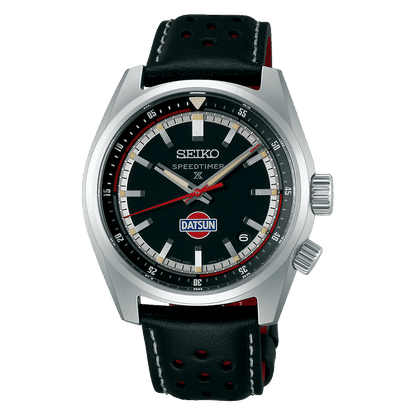 Seiko Prospex herrklocka med svart urtavla, röd accentvisare och läderarmband.