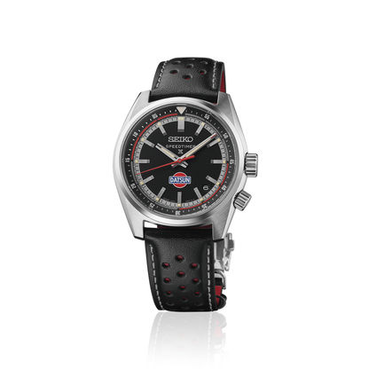 Seiko Prospex herrur, framifrån, med svart urtavla och svart läderarmband.