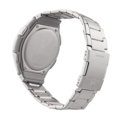 Casio herrarmbandsur med silverfärgad bakgrund och länkarmband i metall
