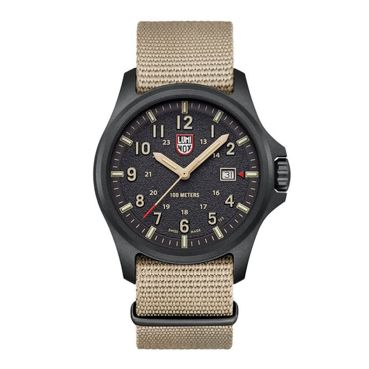 Herrklocka med beige textilarmband och svart boett, självlysande siffror