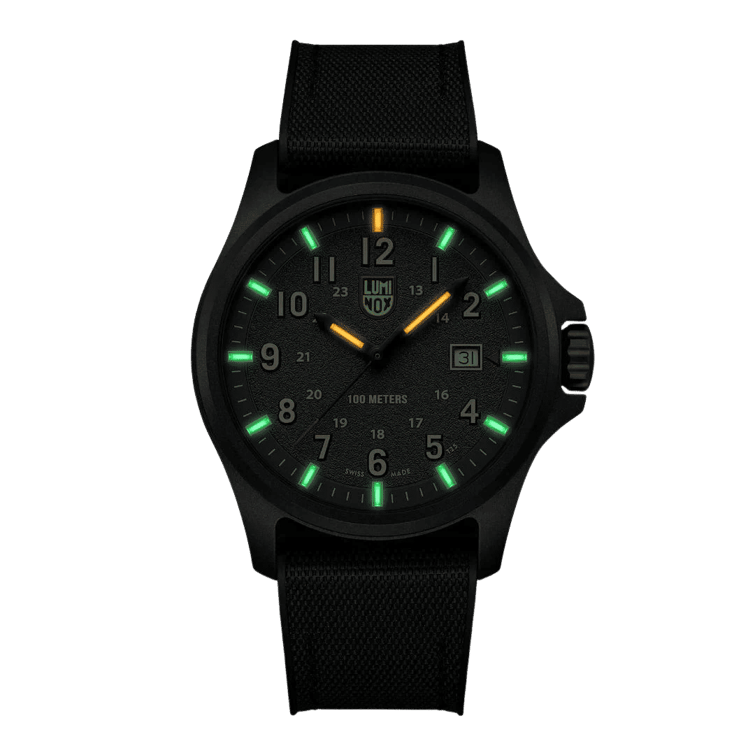 Luminox herrklocka med svart boett och mörk urtavla, självlysande gröna index