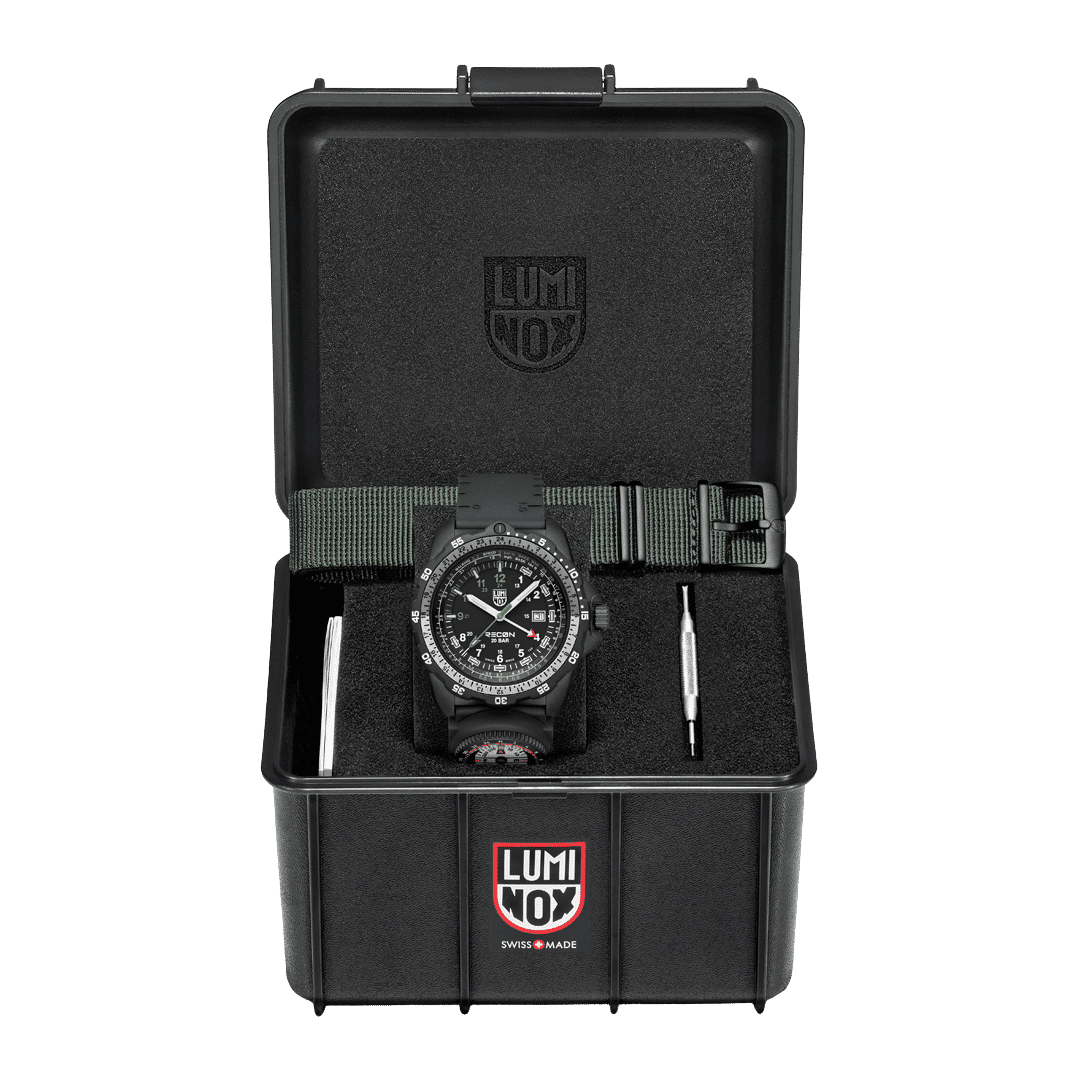 Luminox RECON-herrklocka i svart förvaringsfodral med grönt armband och tillbehör