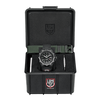 Luminox RECON-herrklocka i svart förvaringsfodral med grönt armband och tillbehör