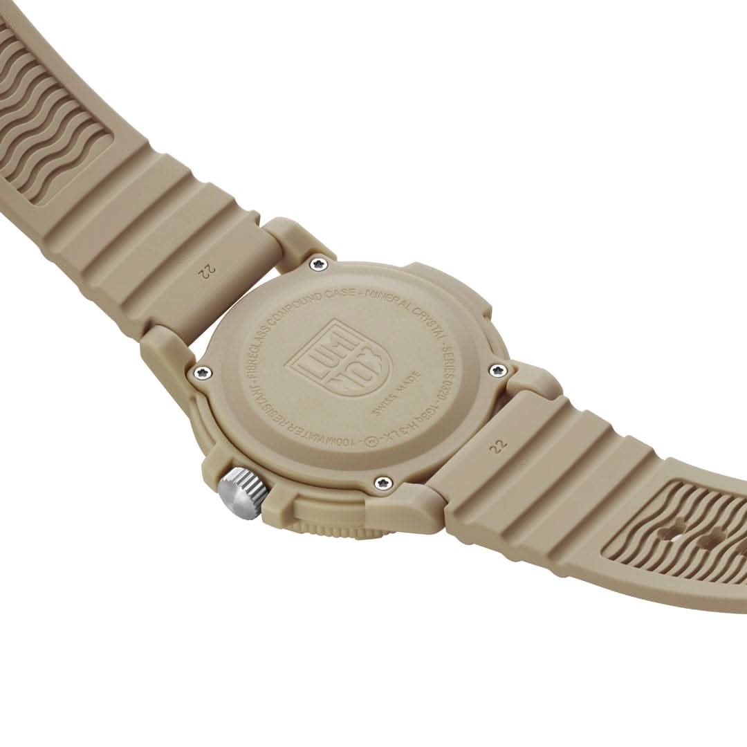 Herrklocka med beige gummiarmband; skruvad boettbotten