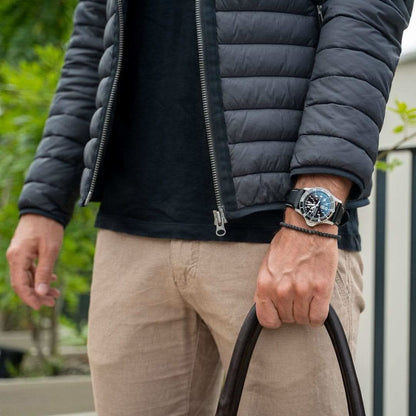 Herrarmbandsur med blå urtavla och svart armband