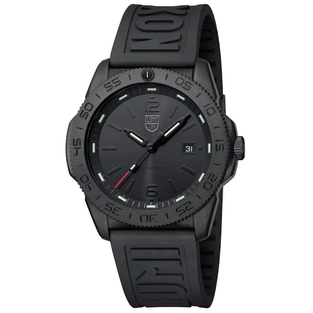 Luminox herrur: svart urtavla med timmarkörer, datumfönster (3), svart armband.