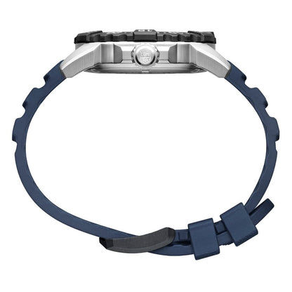 Herrklocka tvär: rund boett i rostfritt stål, mörkblått gummiarmband med stiftspänne.