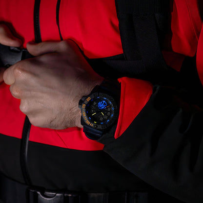 Herrarmbandsur med blå urtavla och svart boett, svart armband