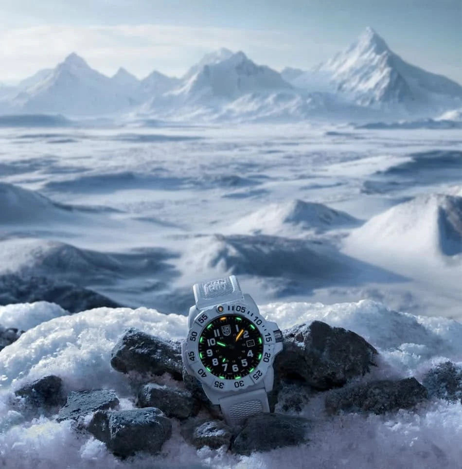 Luminox herrklocka med ljust band, svart urtavla och självlysande visning