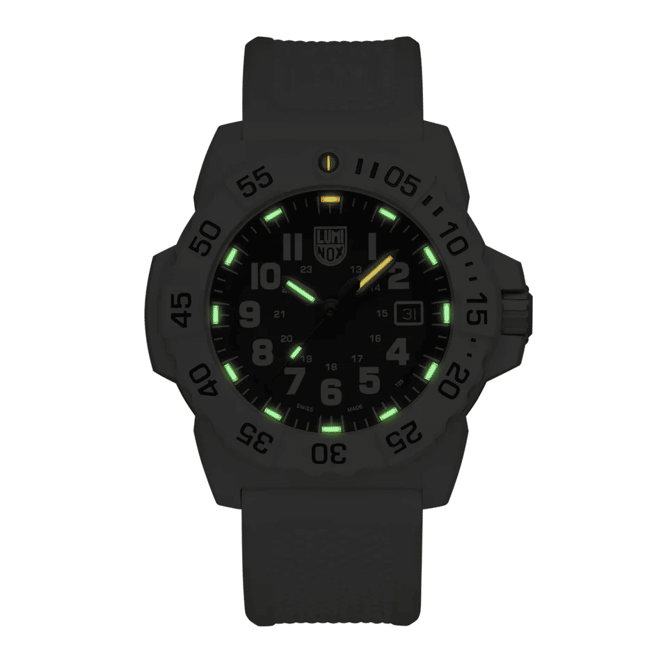 Luminox herrklocka i mörkgrått/svart med självlysande markörer och datumvisning