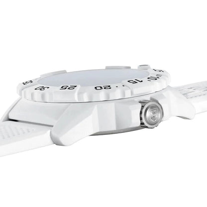 Luminox herrklocka, bak-/sidovy med skruvad krona och vitt hölje
