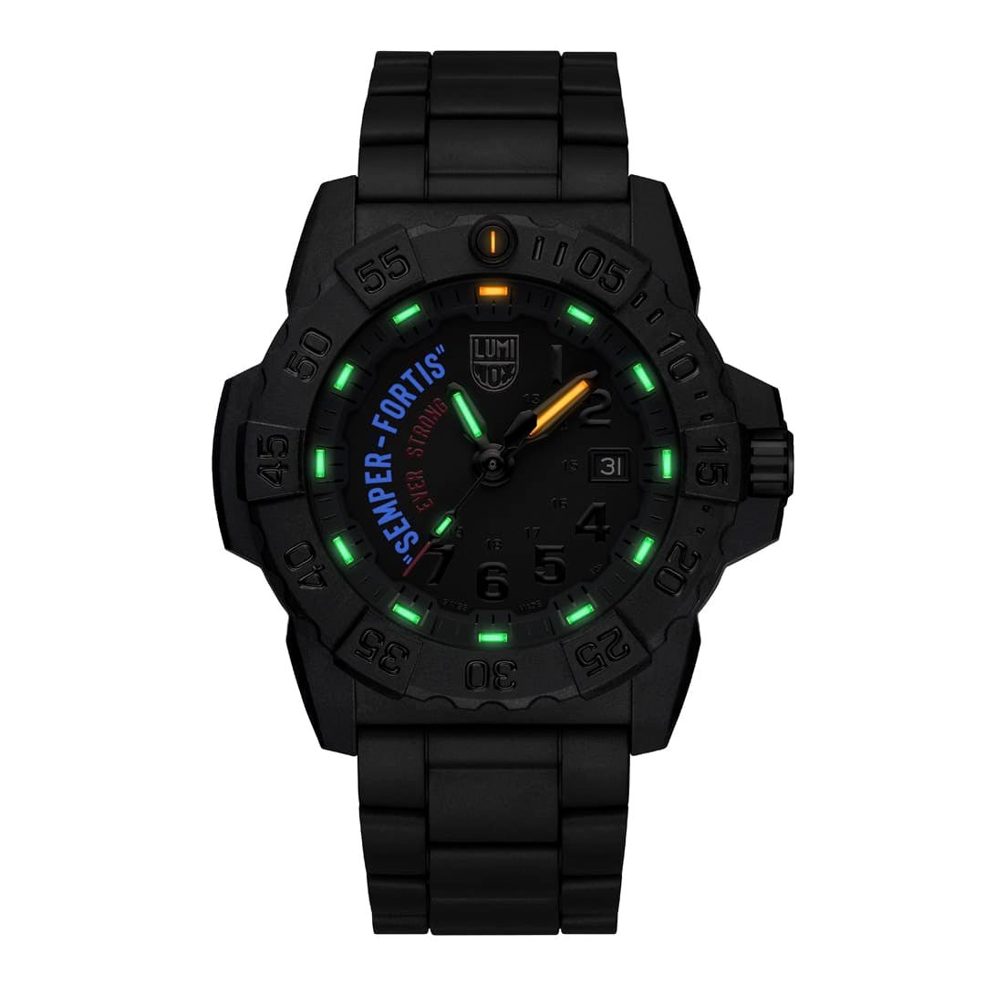 Schwarze Luminox Armbanduhr mit grün leuchtenden Indizes, schwarzes Zifferblatt, Stahlband