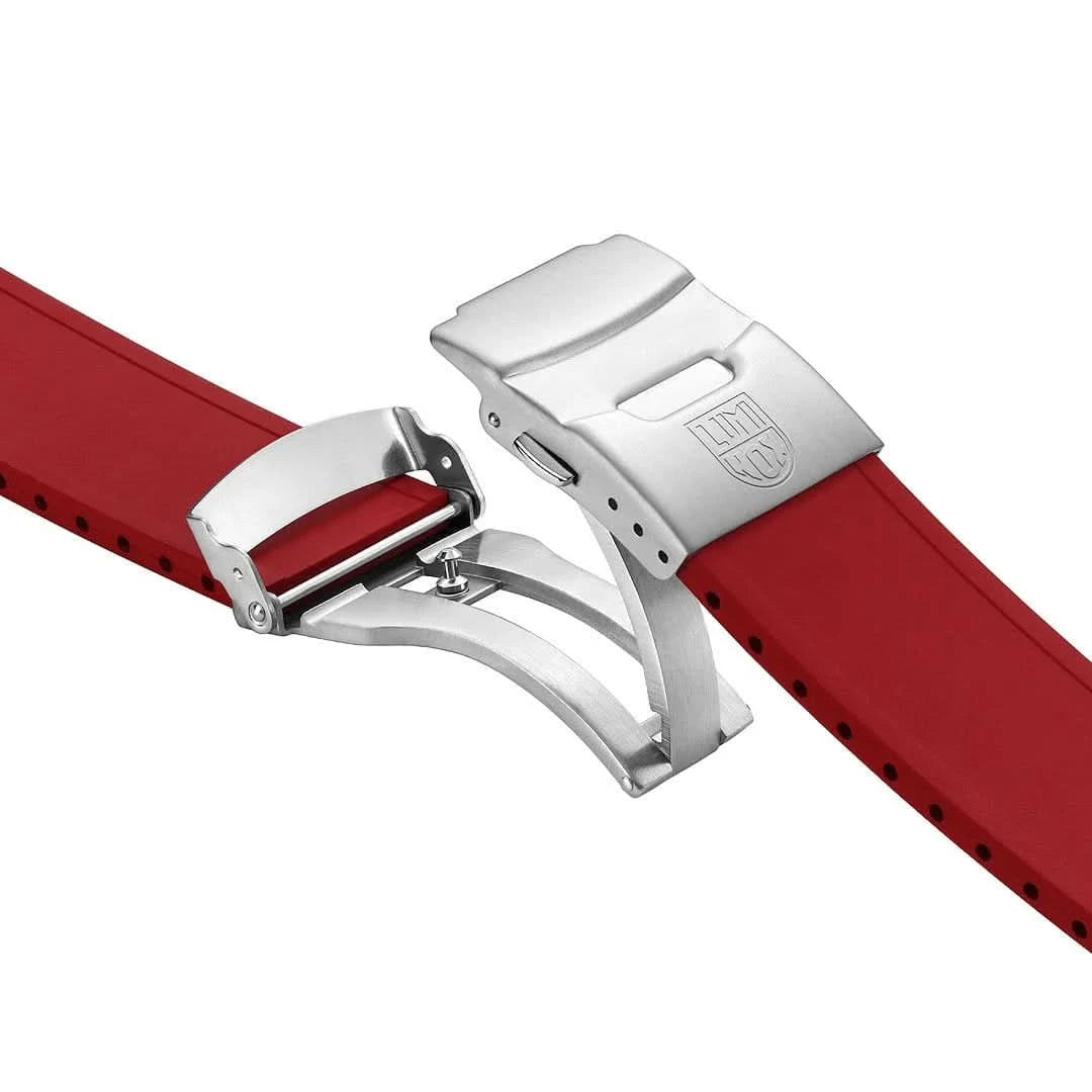 Armbandsspänne med silverfärgat stiftspänne, rött silikonband
