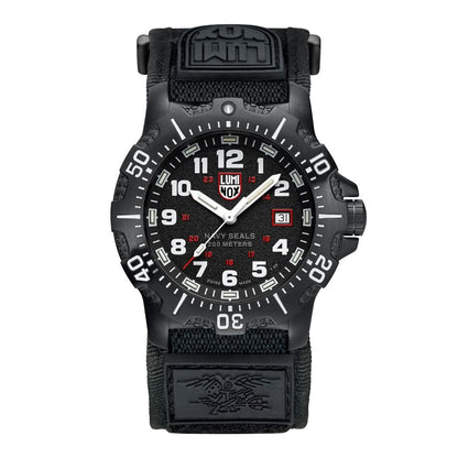 Luminox Navy SEAL XS. Klocka med svart band, självlysande index och datumfönster kl. 3