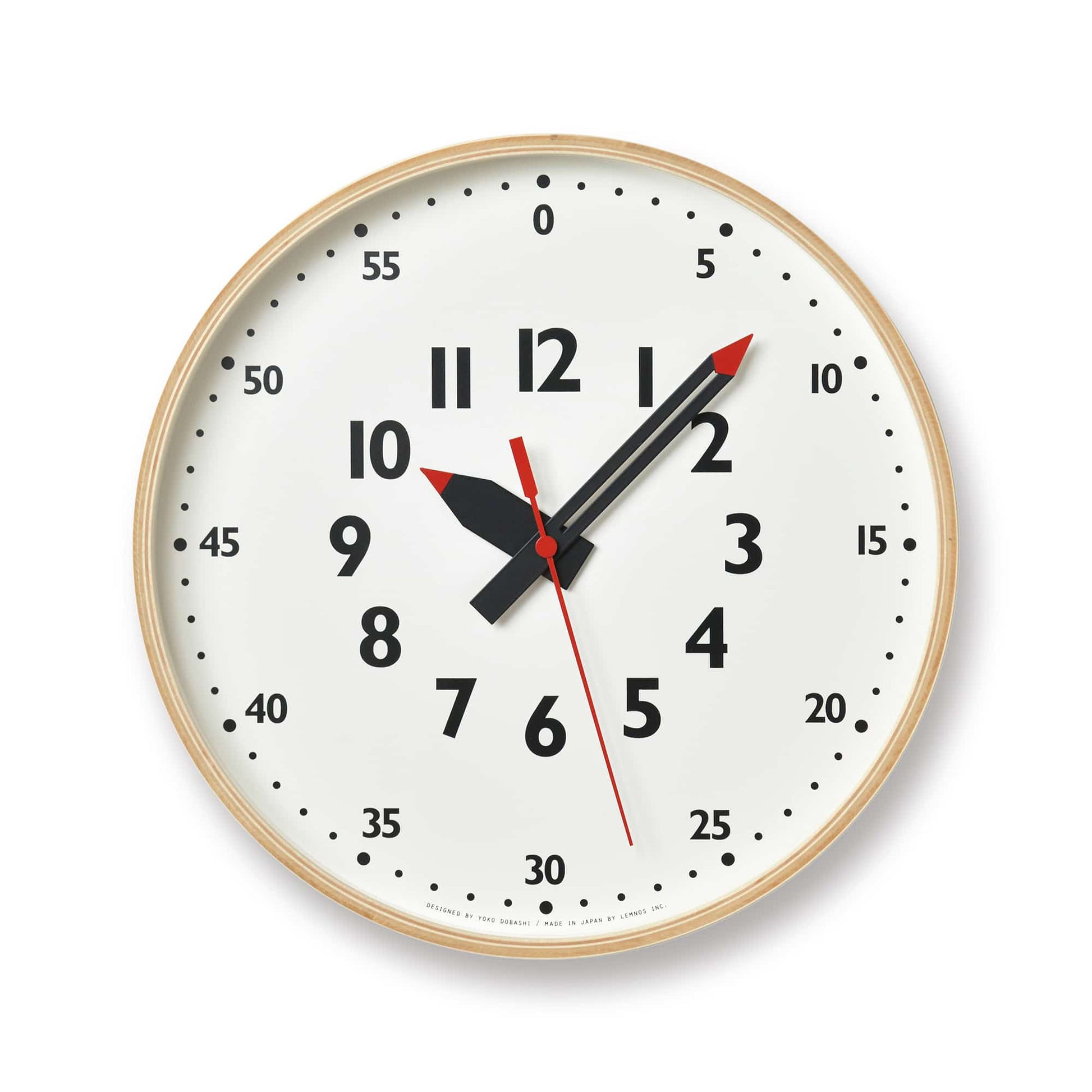 Runde Wanduhr mit Naturholz-Rahmen, weißem Ziffernblatt, schwarzen Zeigern und rotem Sekundenzeiger