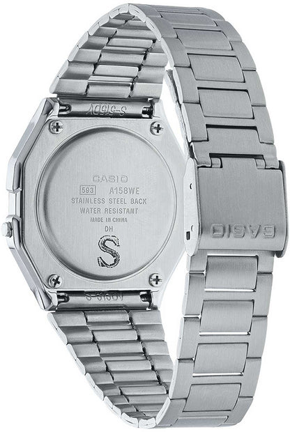 Casio Vintage klocka baksida med silverfärgat metallhölje och armband