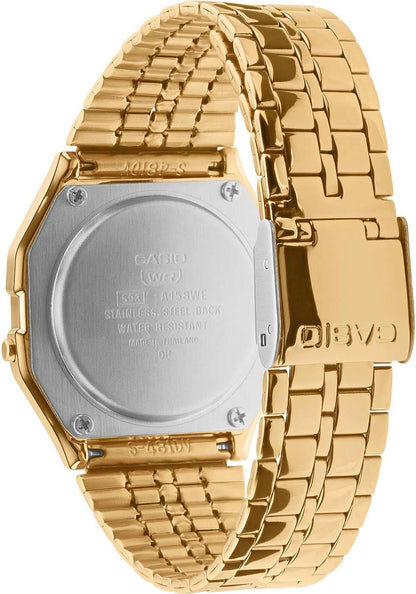 Casio Vintage-klocka med guldfärgat metallarmband och baksida i metall (runt boettlock).