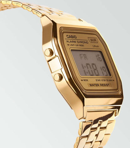 Guldtonad Casio Vintage-klocka med metallarmband, boett sedd från sidan och LCD-display med larm.