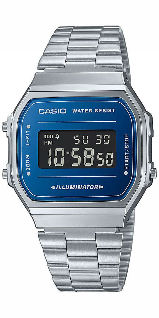 Casio digitalt armbandsur med blå LCD-skärm och silverfärgat metallarmband