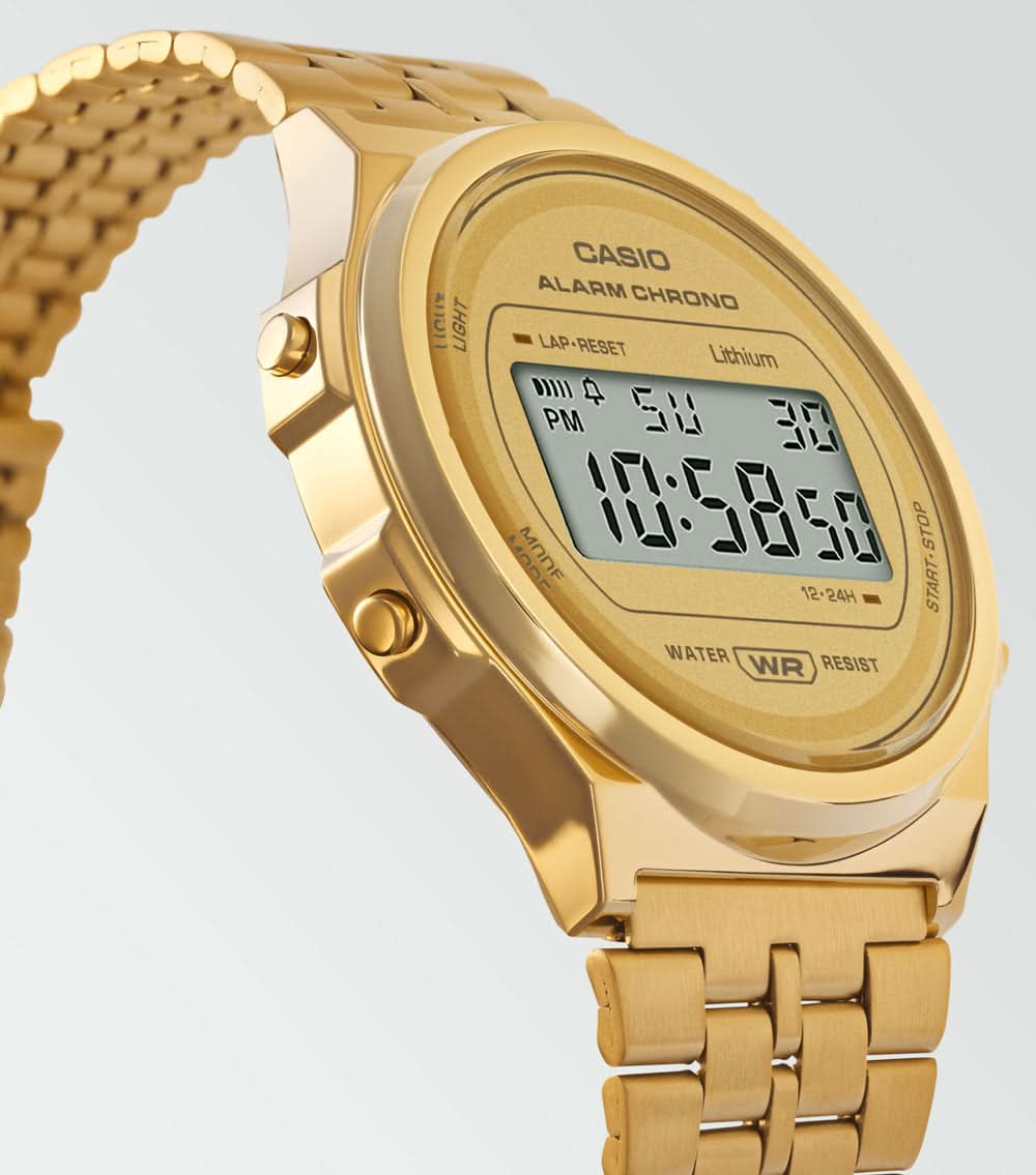 Casio Vintage digitalklocka, guldfärgat armband, sidovy med display