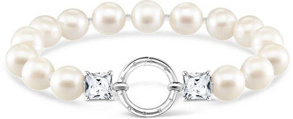 Pärlarmband i 925 sterling silver med kristallsten och runt spänne