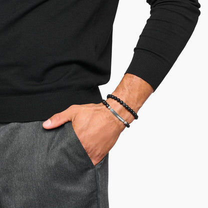 Beads-armband med svarta pärlor och zirkonia-accent, metallås vid handleden