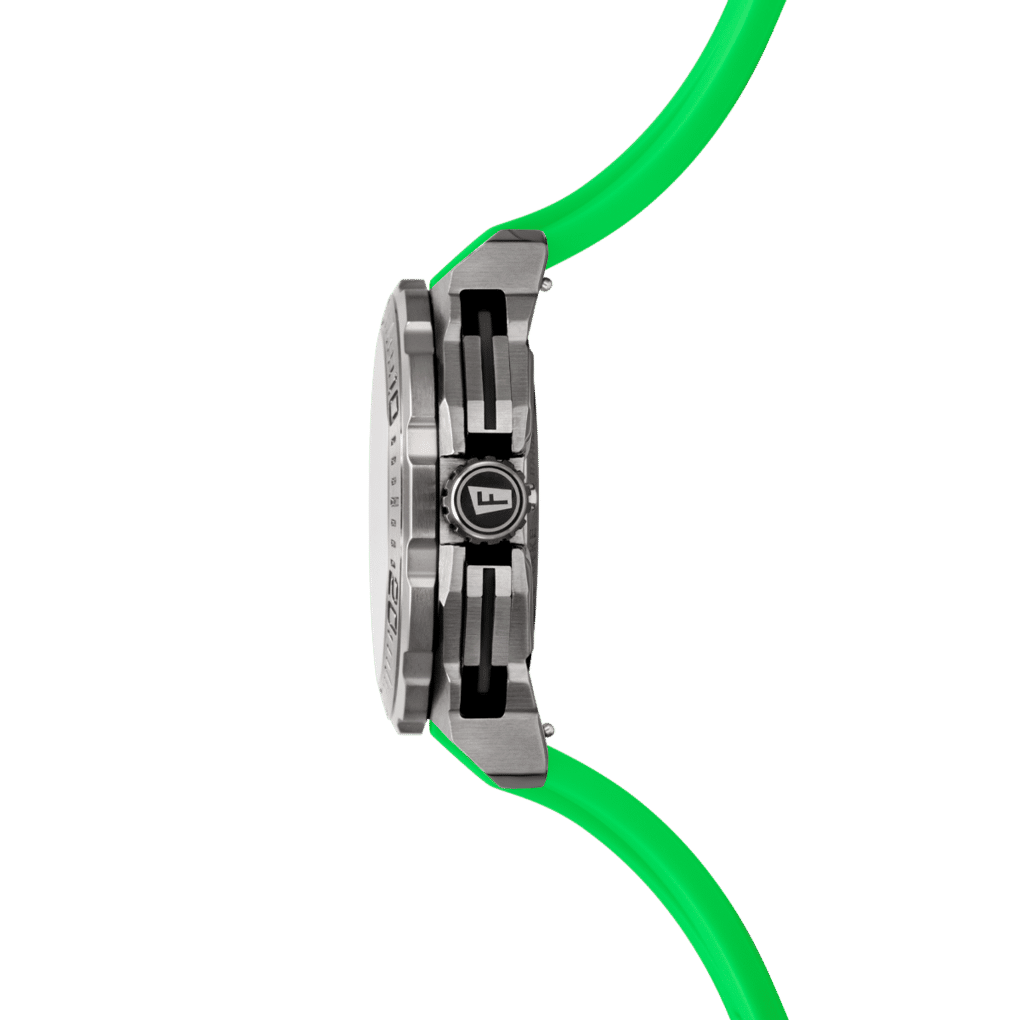 Sidovy av herrklocka med grönt silikonarmband och stålboett