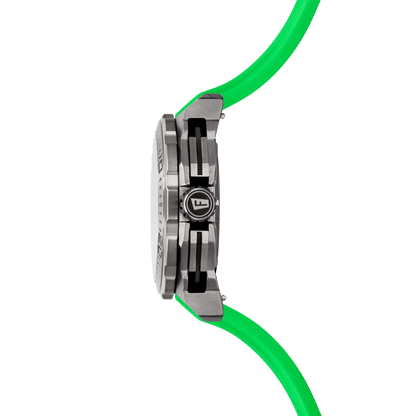 Sidovy av herrklocka med grönt silikonarmband och stålboett