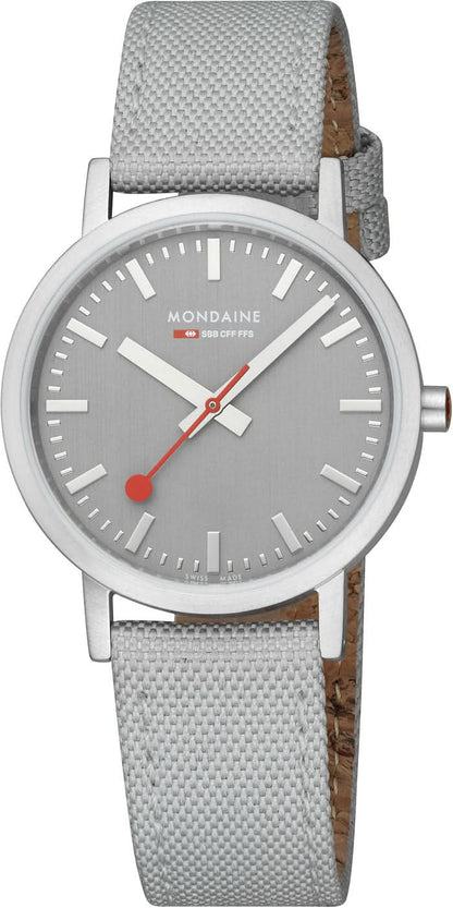 Unisex-armbandsur med grått textilband, silverfärgat hölje och grå urtavla.