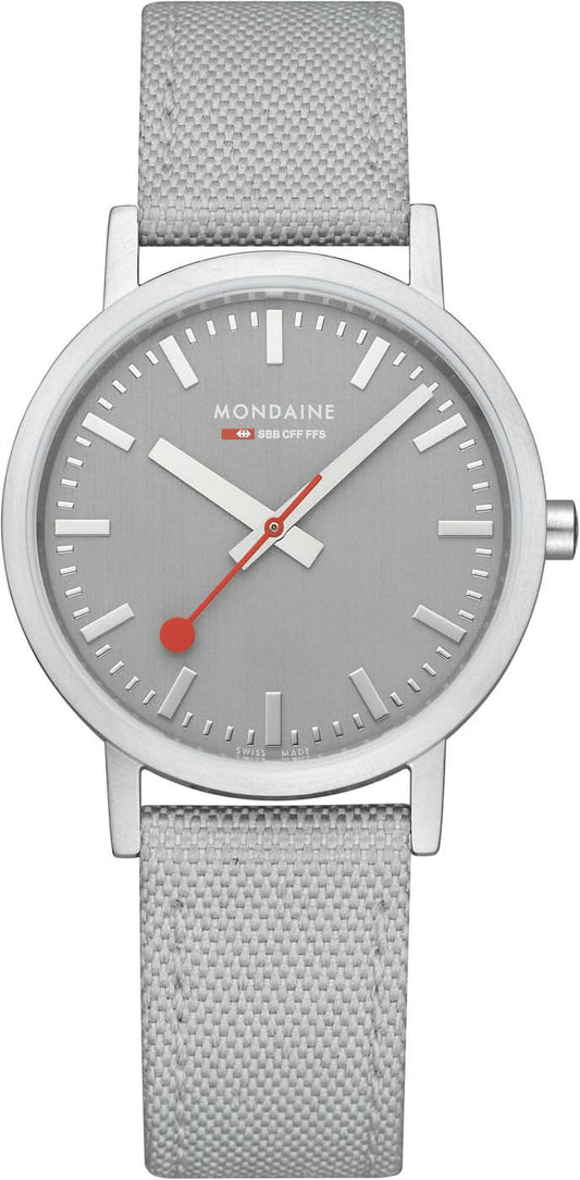 Unisex-armbandsur med grått textilband, silverfärgat hölje och grå urtavla.