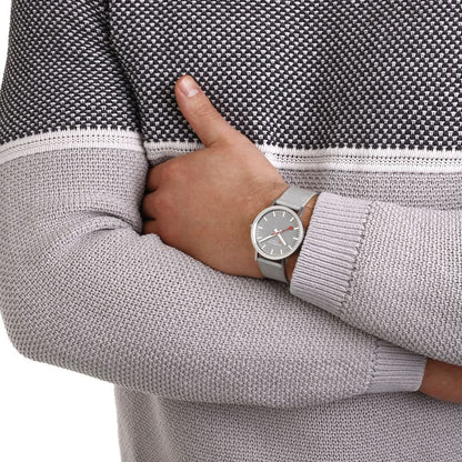 Unisexklocka med grått textilarmband och grå urtavla