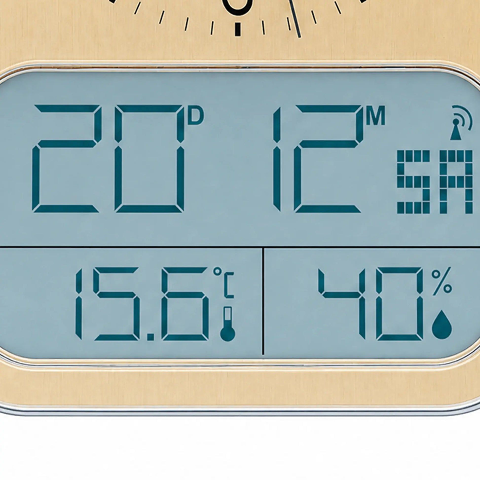 Digital display på väggklocka för temperatur och luftfuktighet