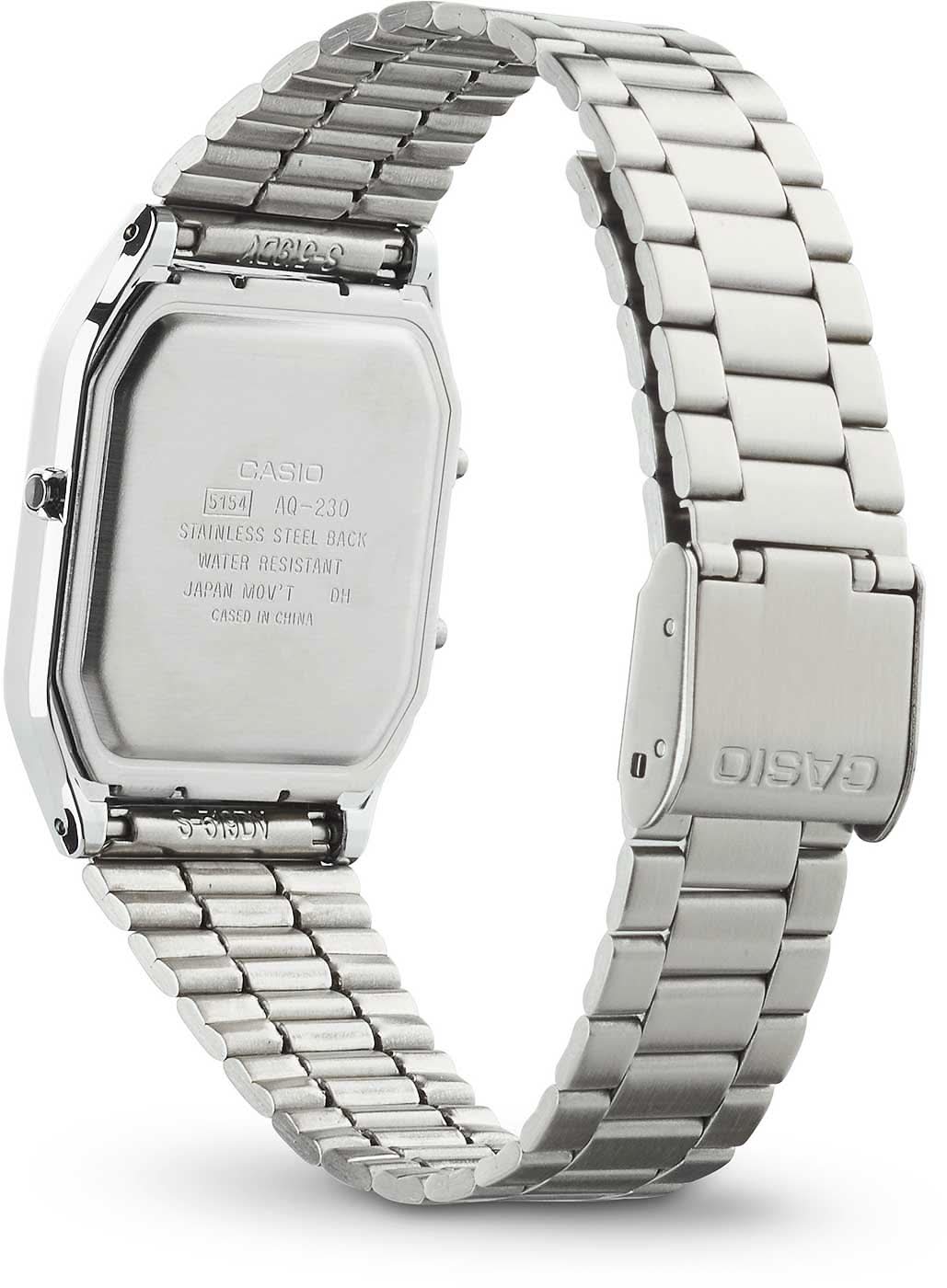 Casio armbandsur med silverfärgat metallarmband, baksida med text och boettprägling