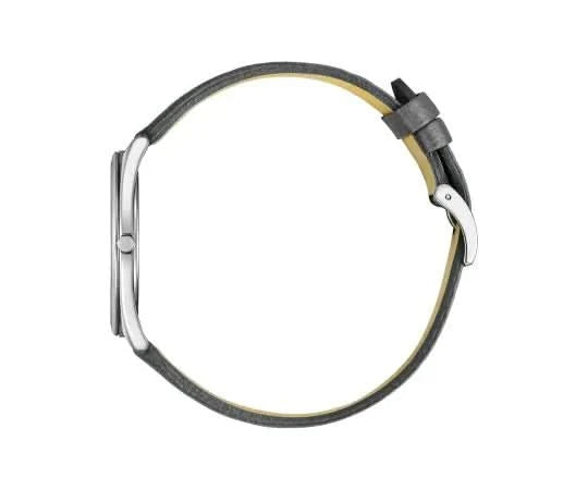 Herrklocka med grått läderarmband, sidohölje och stiftspänne