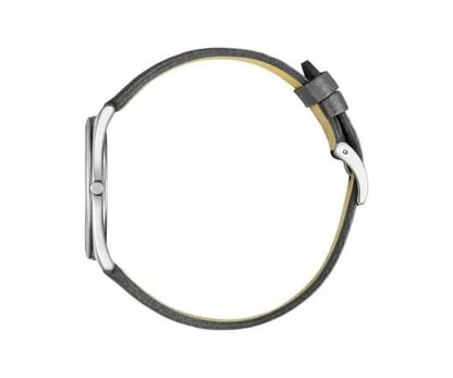 Herrklocka med grått läderarmband, sidohölje och stiftspänne