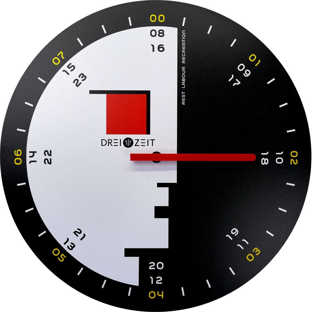 Väggklocka med rund urtavla, svartvit, röda visare och index i 35 cm-design