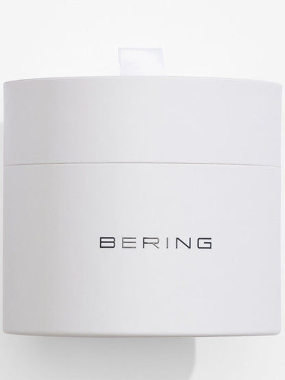 Weiße Bering Uhrenbox mit Schriftzug „BERING“