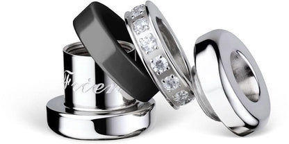 Charm-set i rostfritt stål, silverfärgade ringar med zirkoniastenar och svart yta