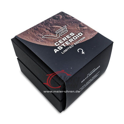 Klocklåda med trycket "Ceres Asteroid" och "Limited Edition"