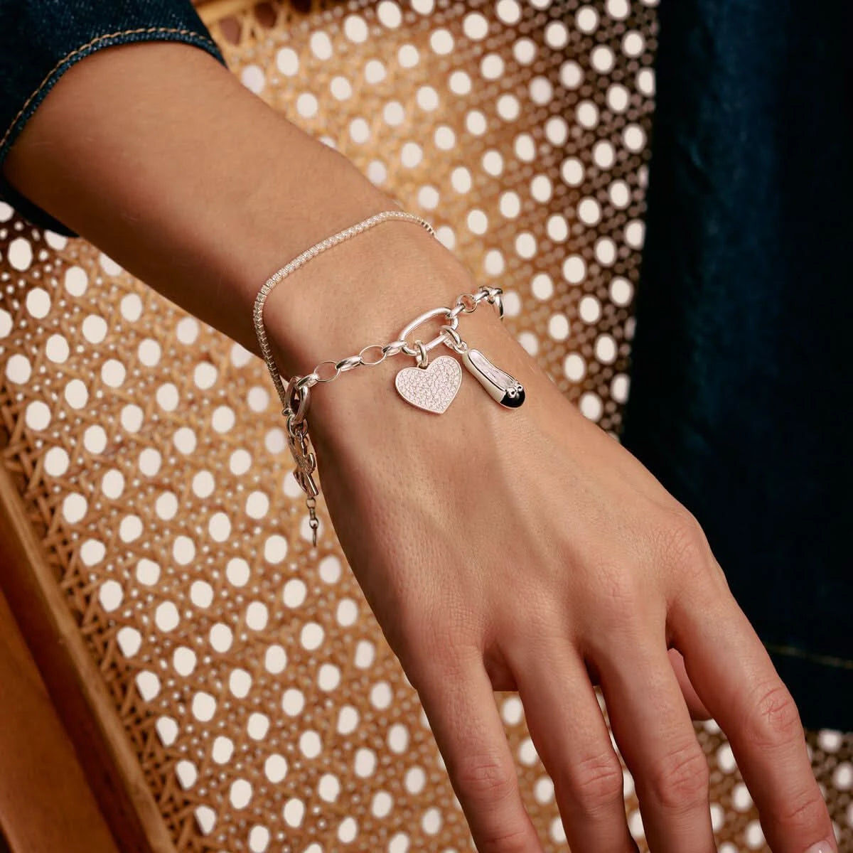 Thomas Sabo Charm-armband runt handleden med hjärthänge och mörkt berlock