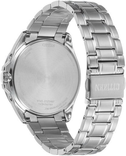 Silverfärgad herrklocka med metallarmband; baksida med inskription